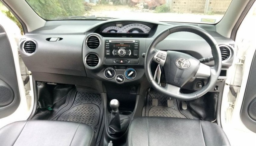 Dashboard Toyota Etios Valco