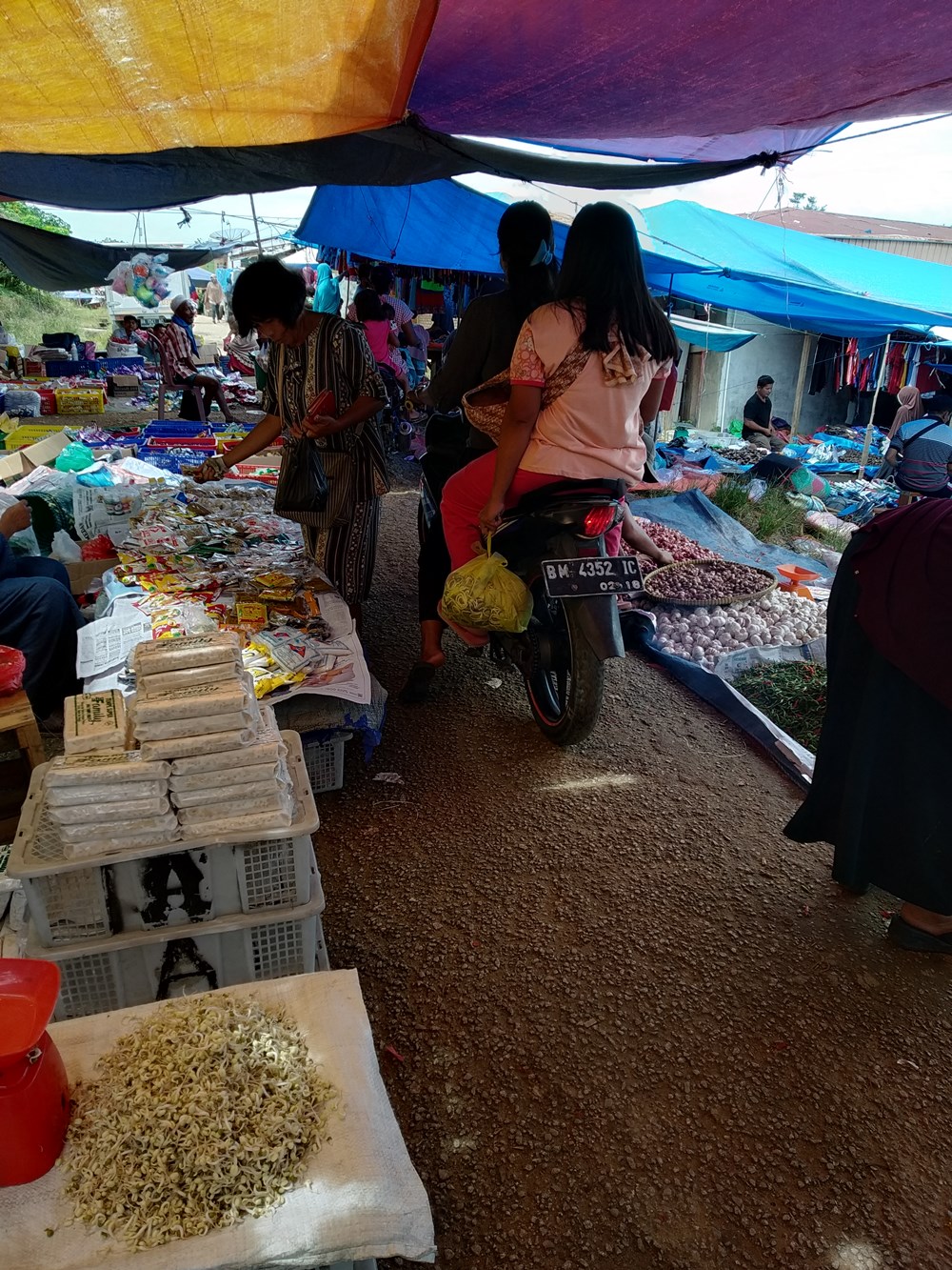 Foto Gratis Pasar Free Stock Photo Traditional market in Indonesia Asia masih suasana pasar